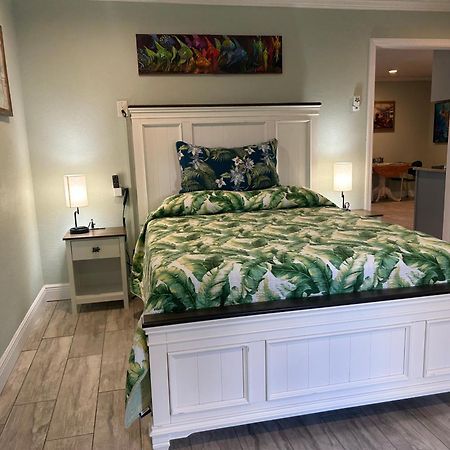 Guest Suite - Waterfront -Pool & Hot Tub- Walk To Beach Clearwater Beach Zewnętrze zdjęcie
