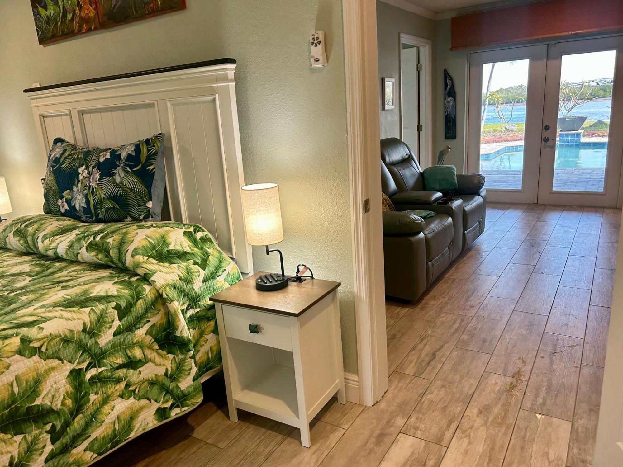 Guest Suite - Waterfront -Pool & Hot Tub- Walk To Beach Clearwater Beach Zewnętrze zdjęcie